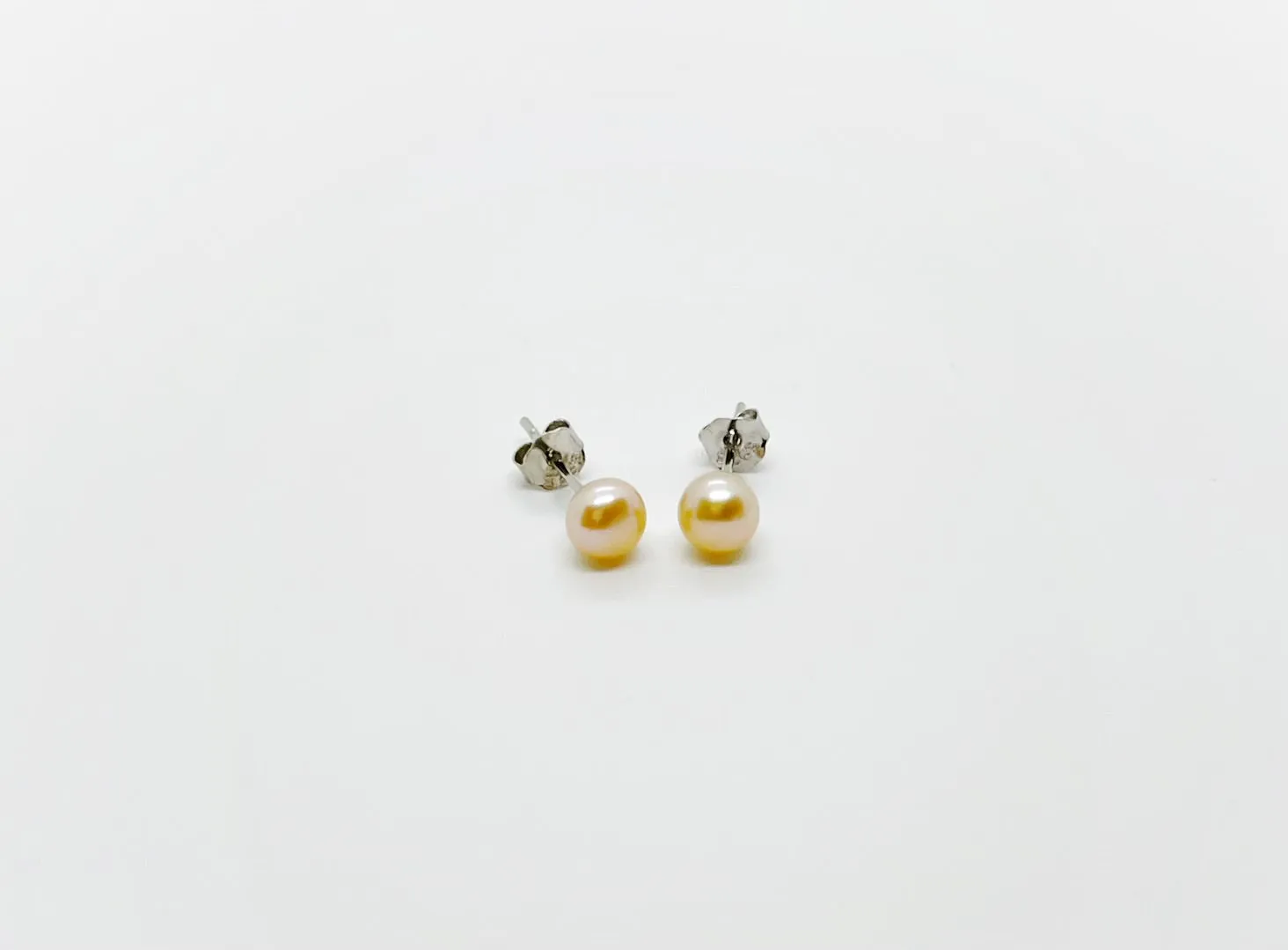 4mm size Freshwater Pearl Stud Earrings