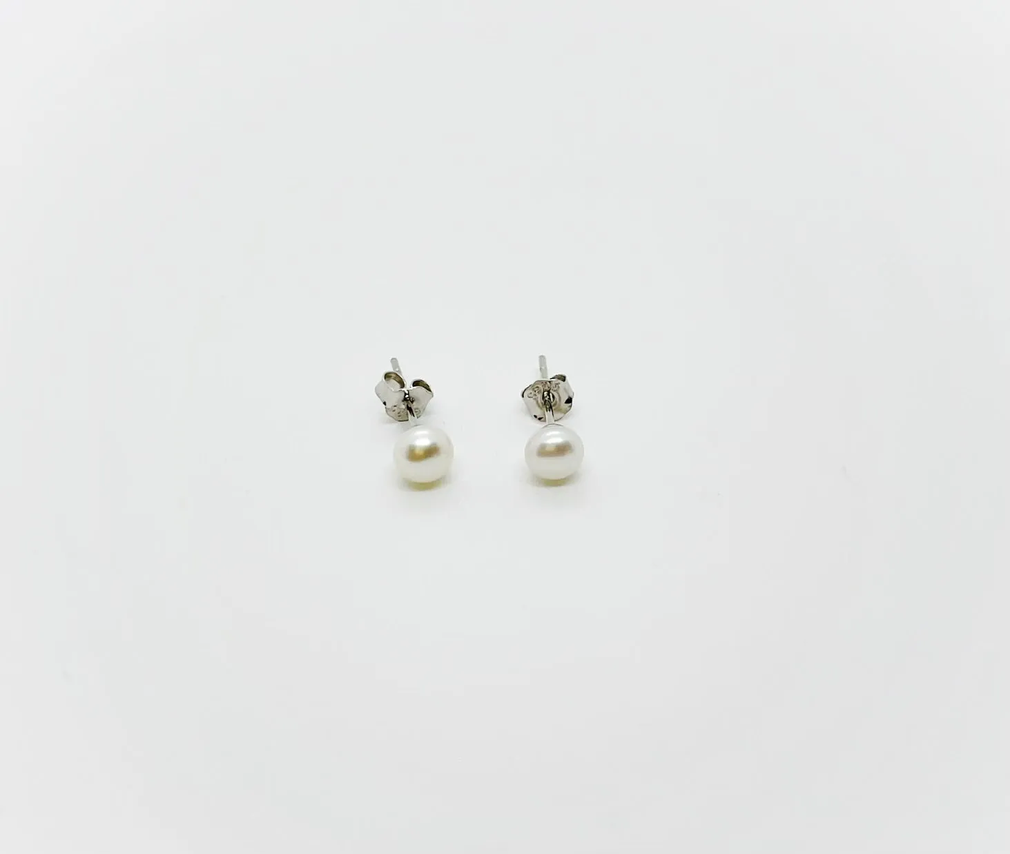 4mm size Freshwater Pearl Stud Earrings