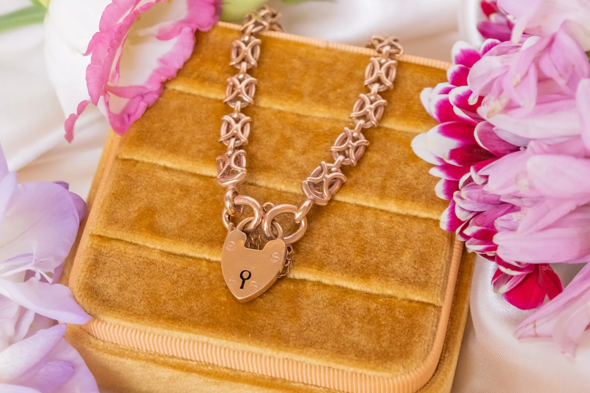 7" Antique 9ct Gold Gate Bracelet with Heart Padlock, 14.5g