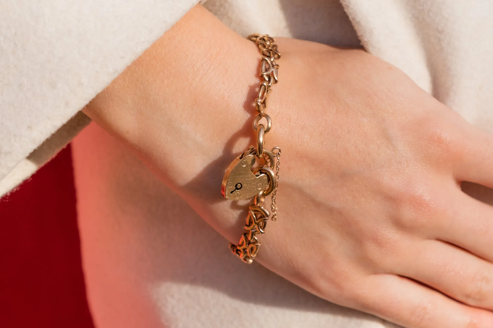 7" Antique 9ct Gold Gate Bracelet with Heart Padlock, 14.5g
