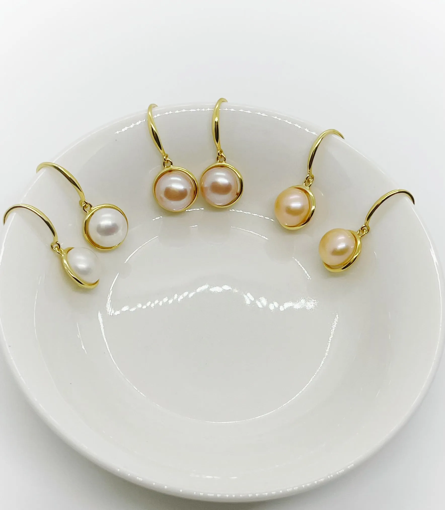 9-10mm Freshwater Pearl Button Hang Earrings