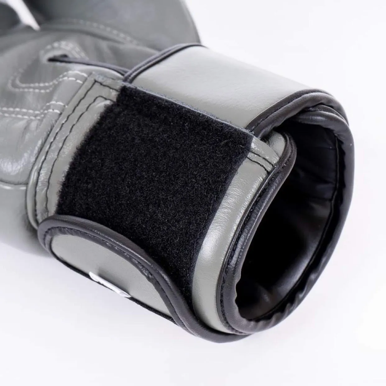 Buakaw Boxing Gloves BGL-W1 Grey
