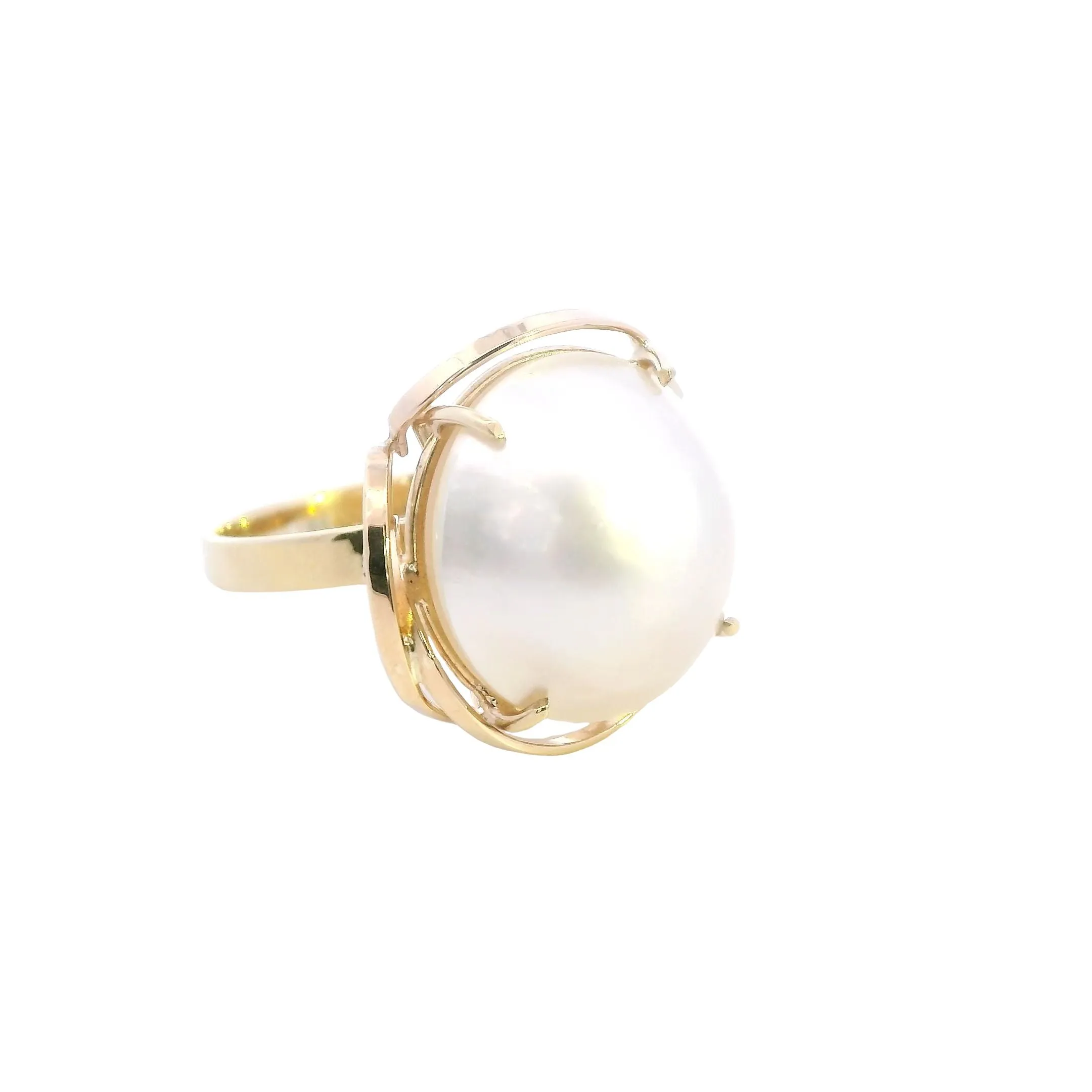 Captivating 9ct Yellow Gold Mabe Pearl Ring - Graceful Elegance