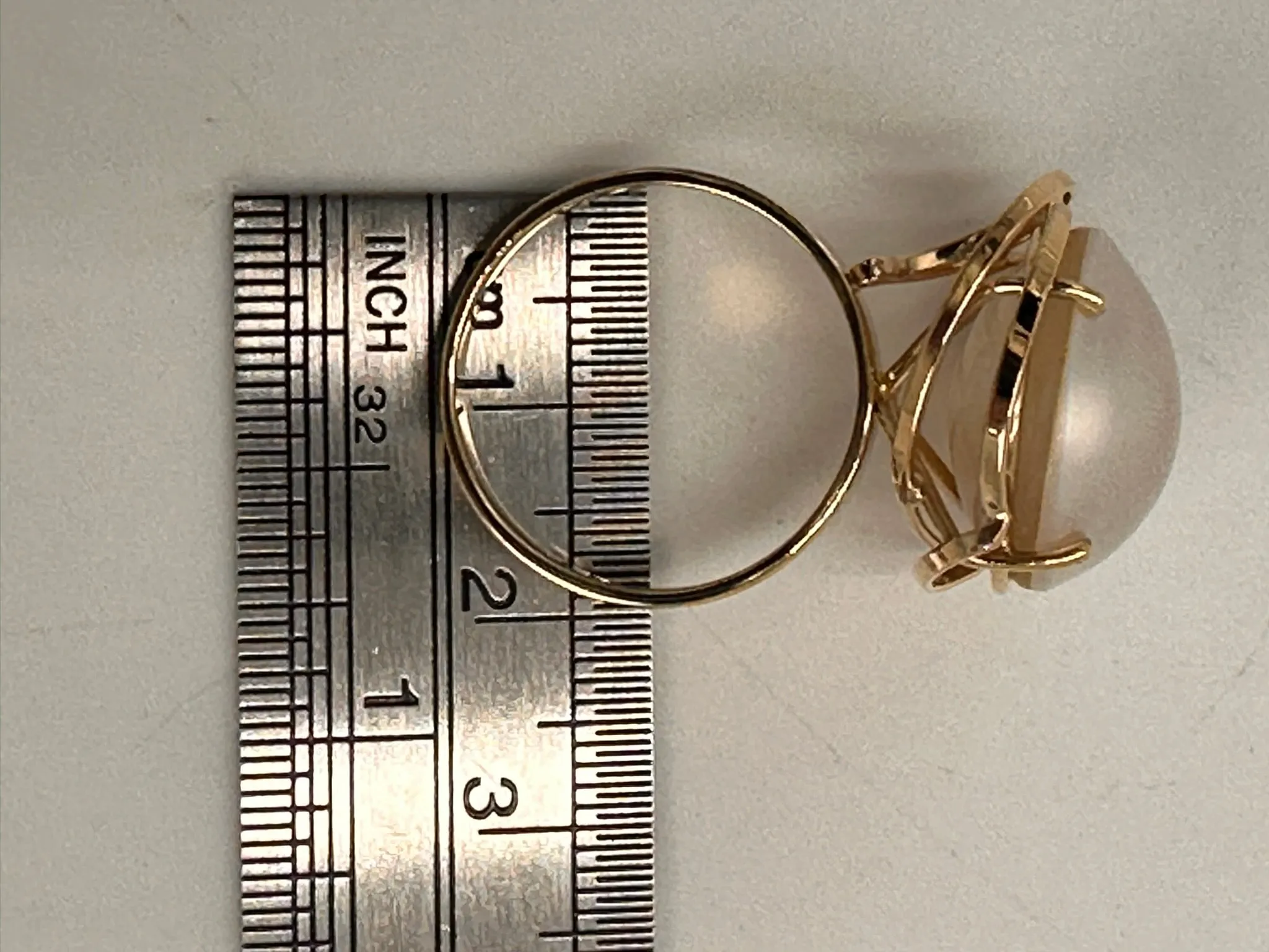 Captivating 9ct Yellow Gold Mabe Pearl Ring - Graceful Elegance