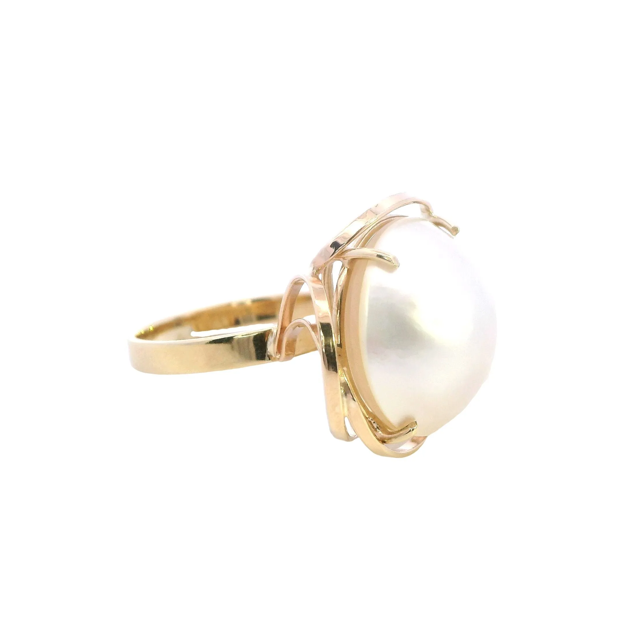 Captivating 9ct Yellow Gold Mabe Pearl Ring - Graceful Elegance