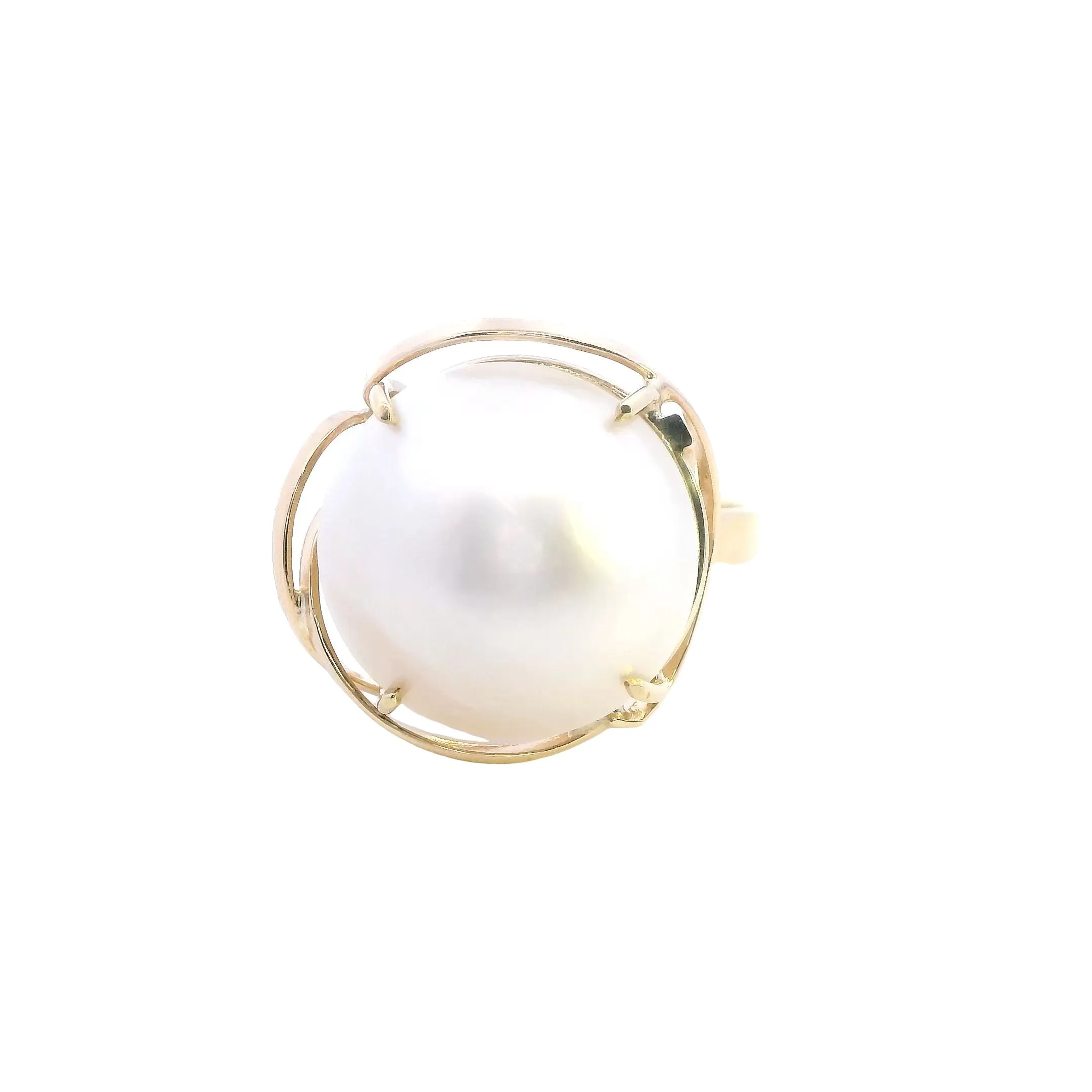 Captivating 9ct Yellow Gold Mabe Pearl Ring - Graceful Elegance