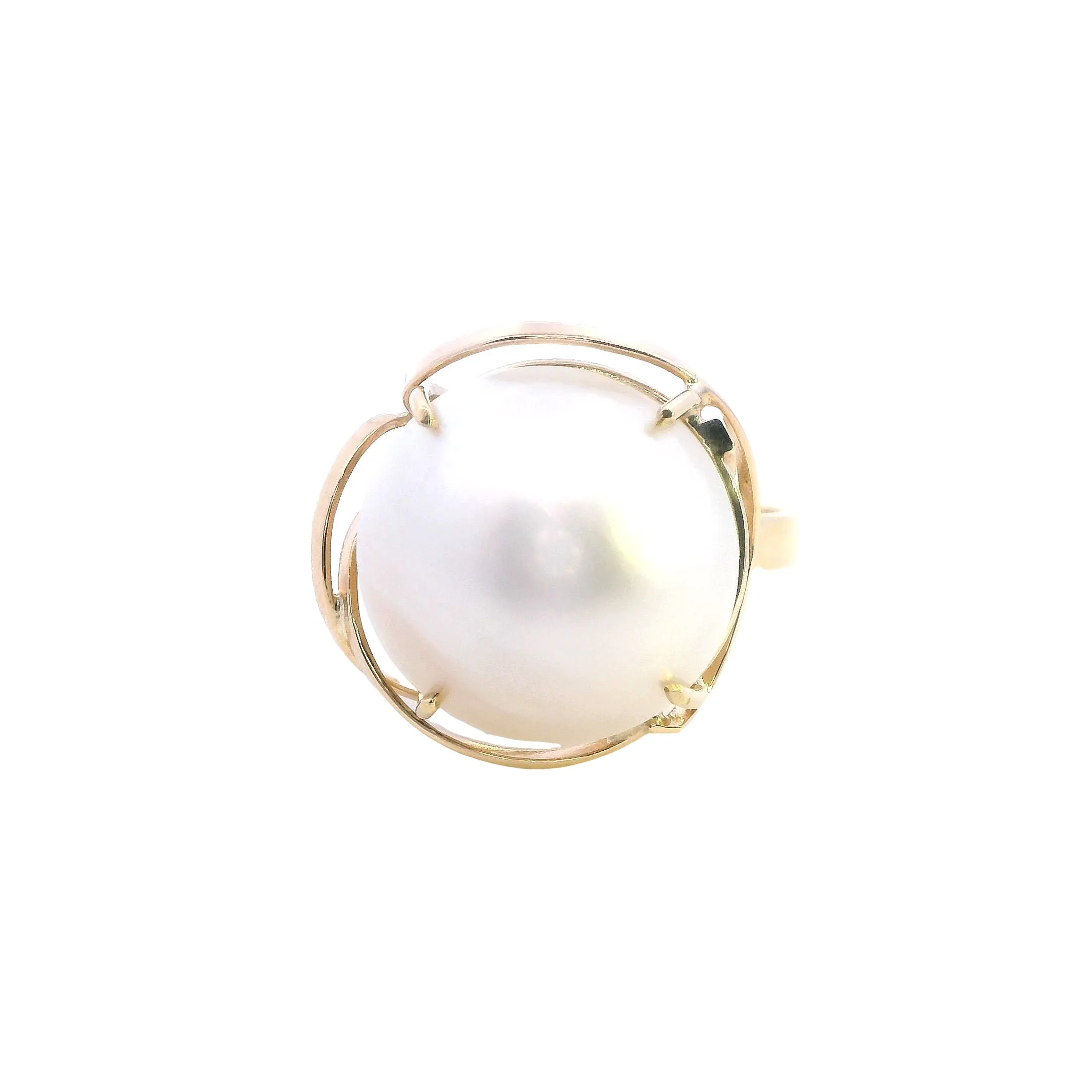 Captivating 9ct Yellow Gold Mabe Pearl Ring - Graceful Elegance