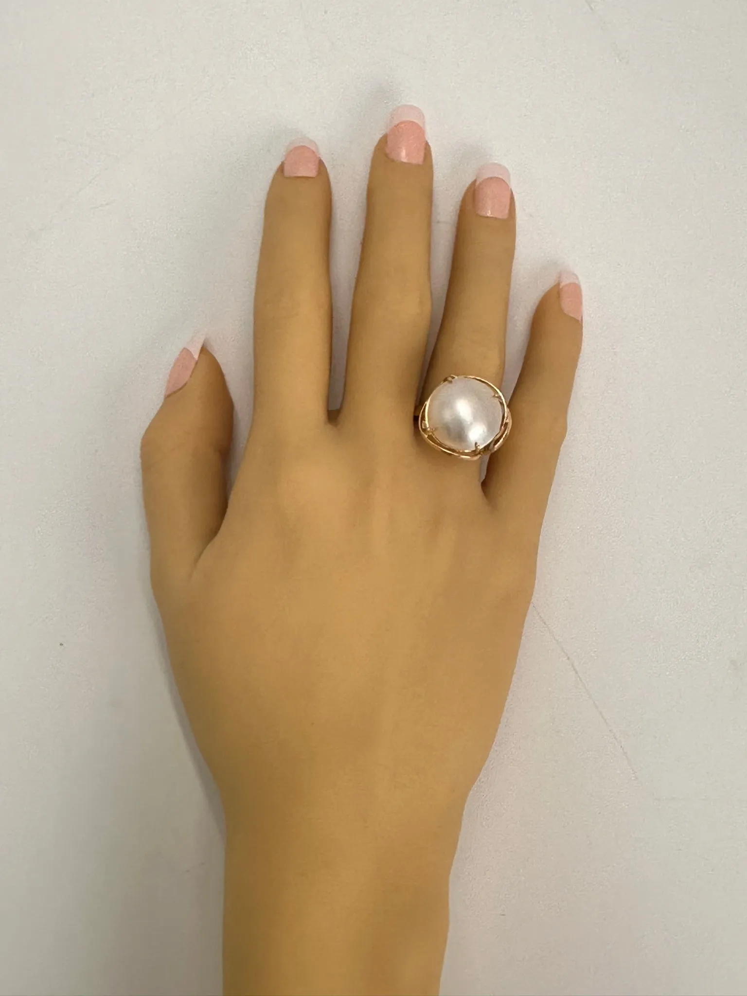 Captivating 9ct Yellow Gold Mabe Pearl Ring - Graceful Elegance