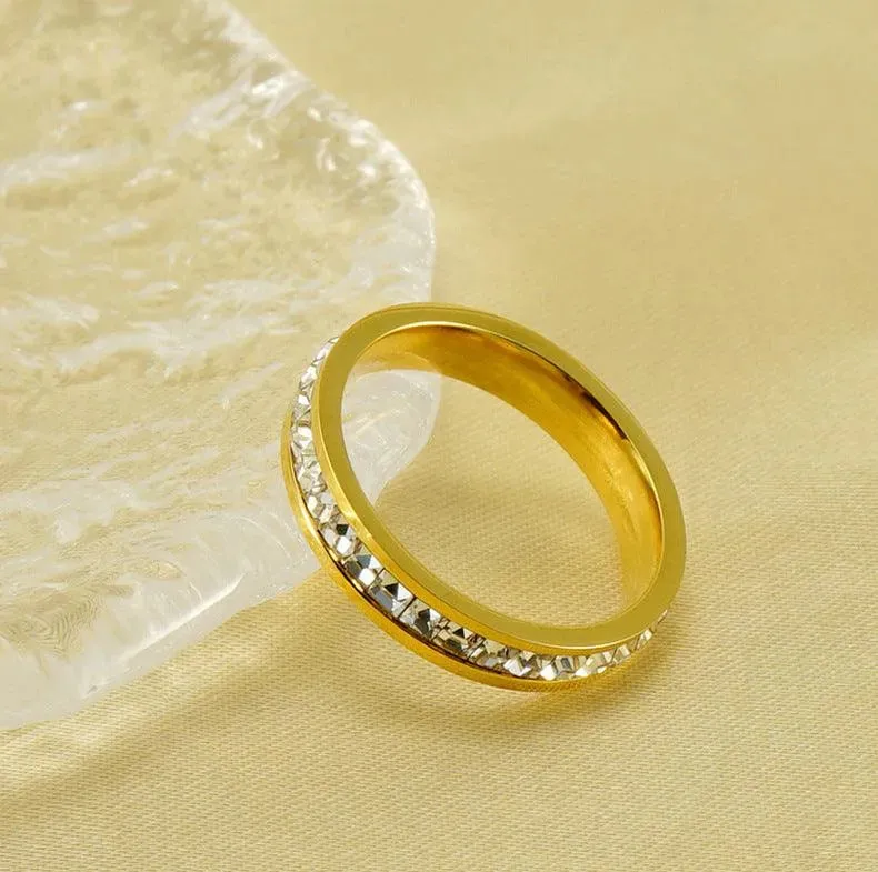 Classic Zircon Stainless Steel Band Ring with 18K Gold Plating – Elegant Wedding Band
