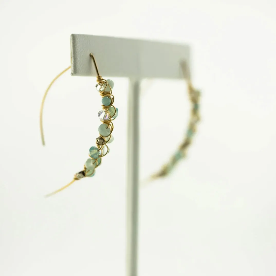 CURVED BAR WITH STONE CLUSTER DROP