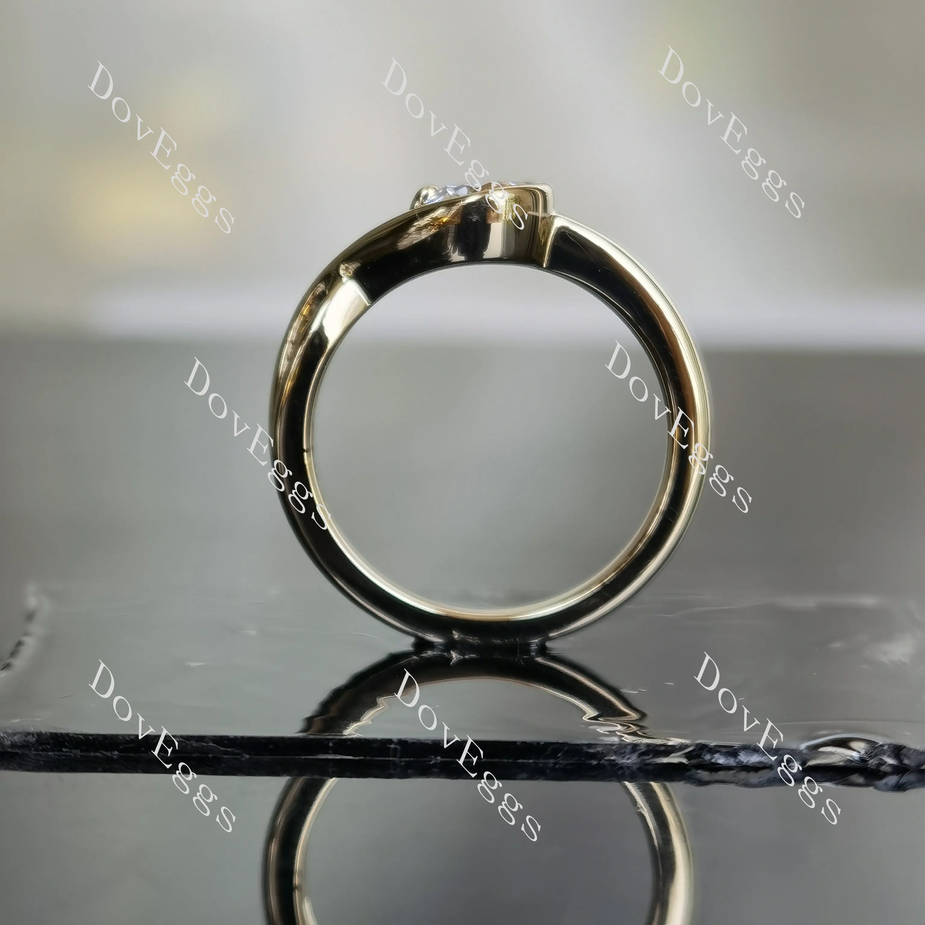 Doveggs 0.5ct round solitaire moissanite engagement ring