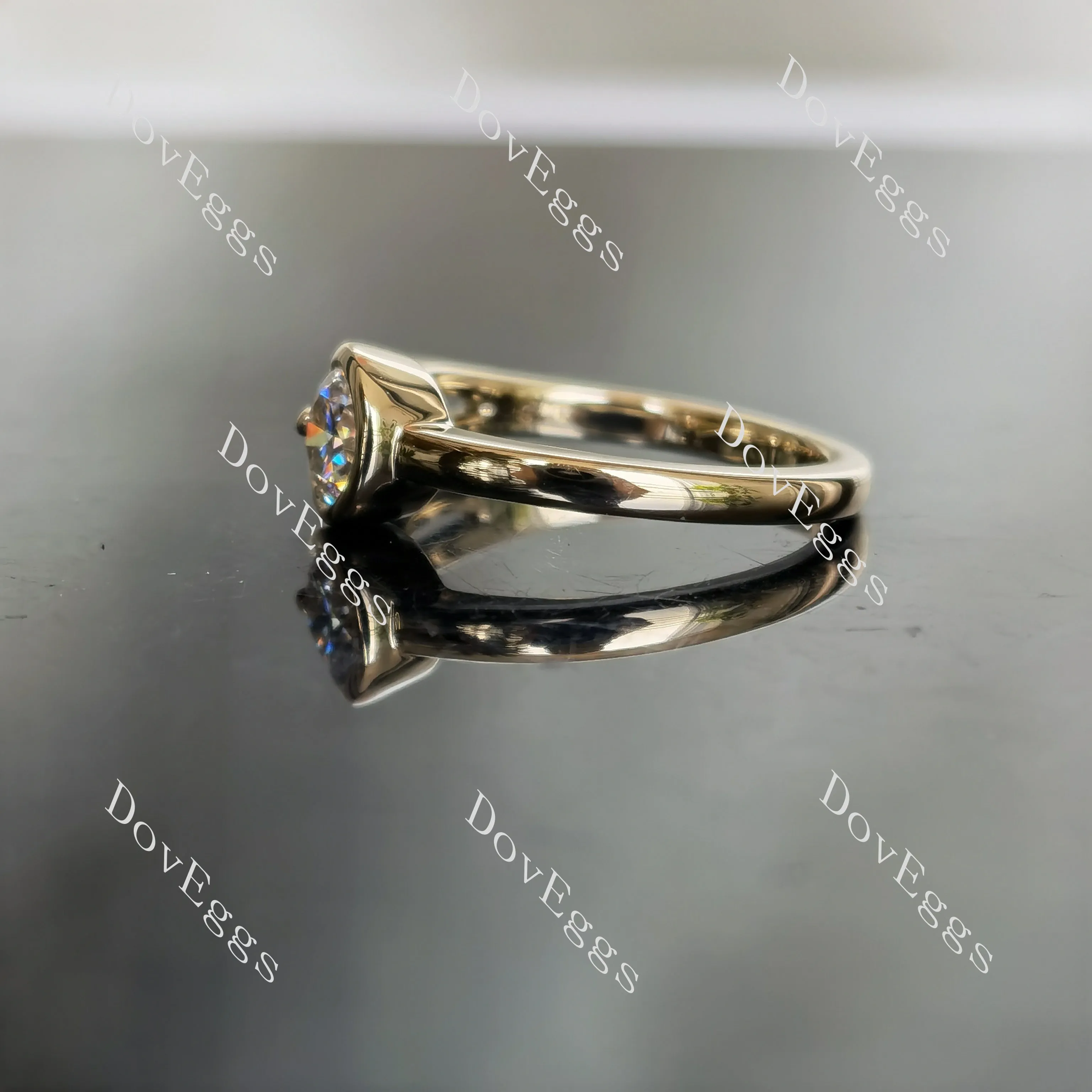 Doveggs 0.5ct round solitaire moissanite engagement ring