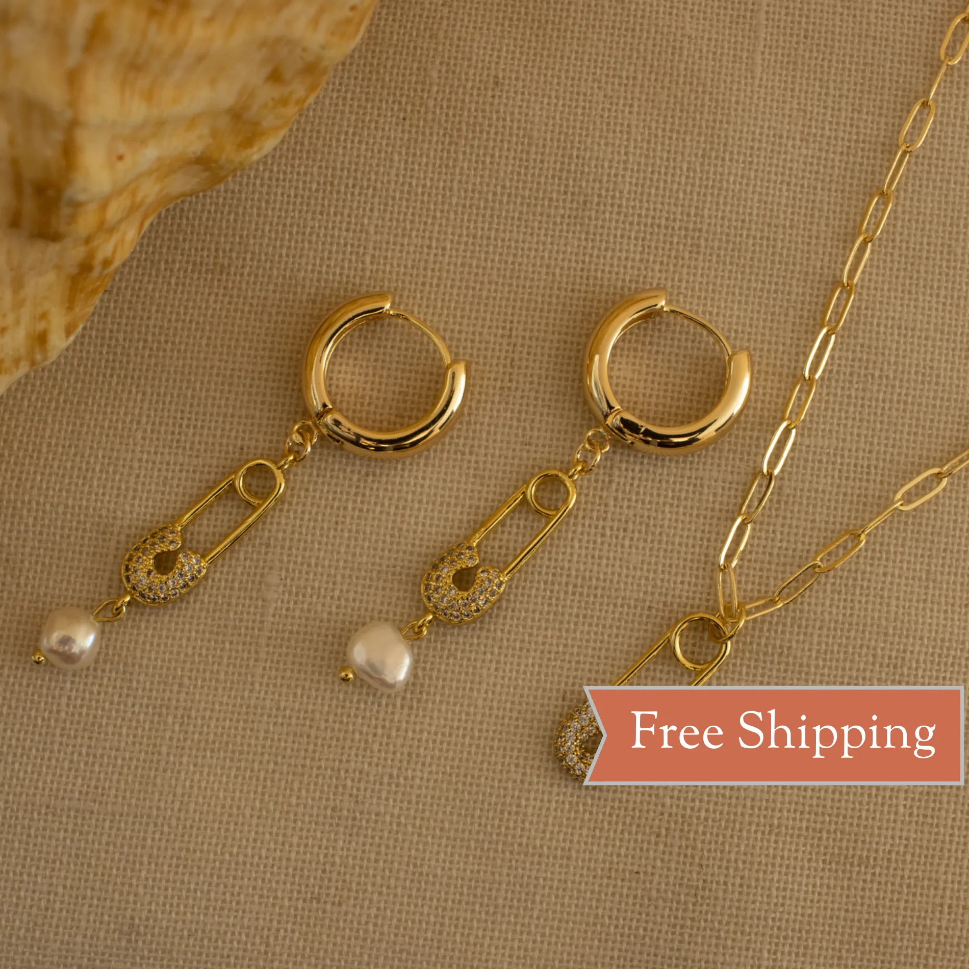 Ferme Pearl Earrings