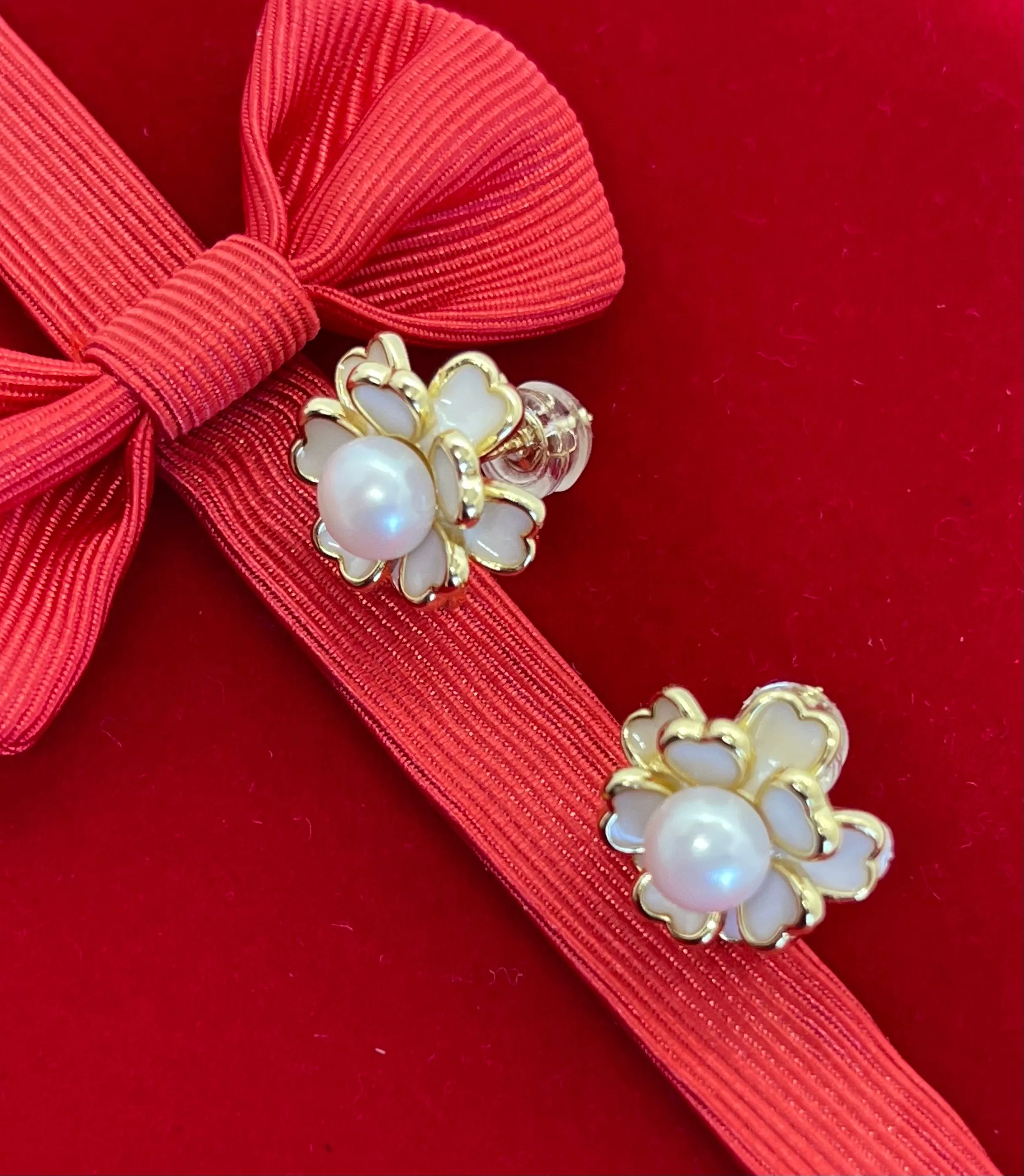 Flower Freshwater Pearl Stud Earrings