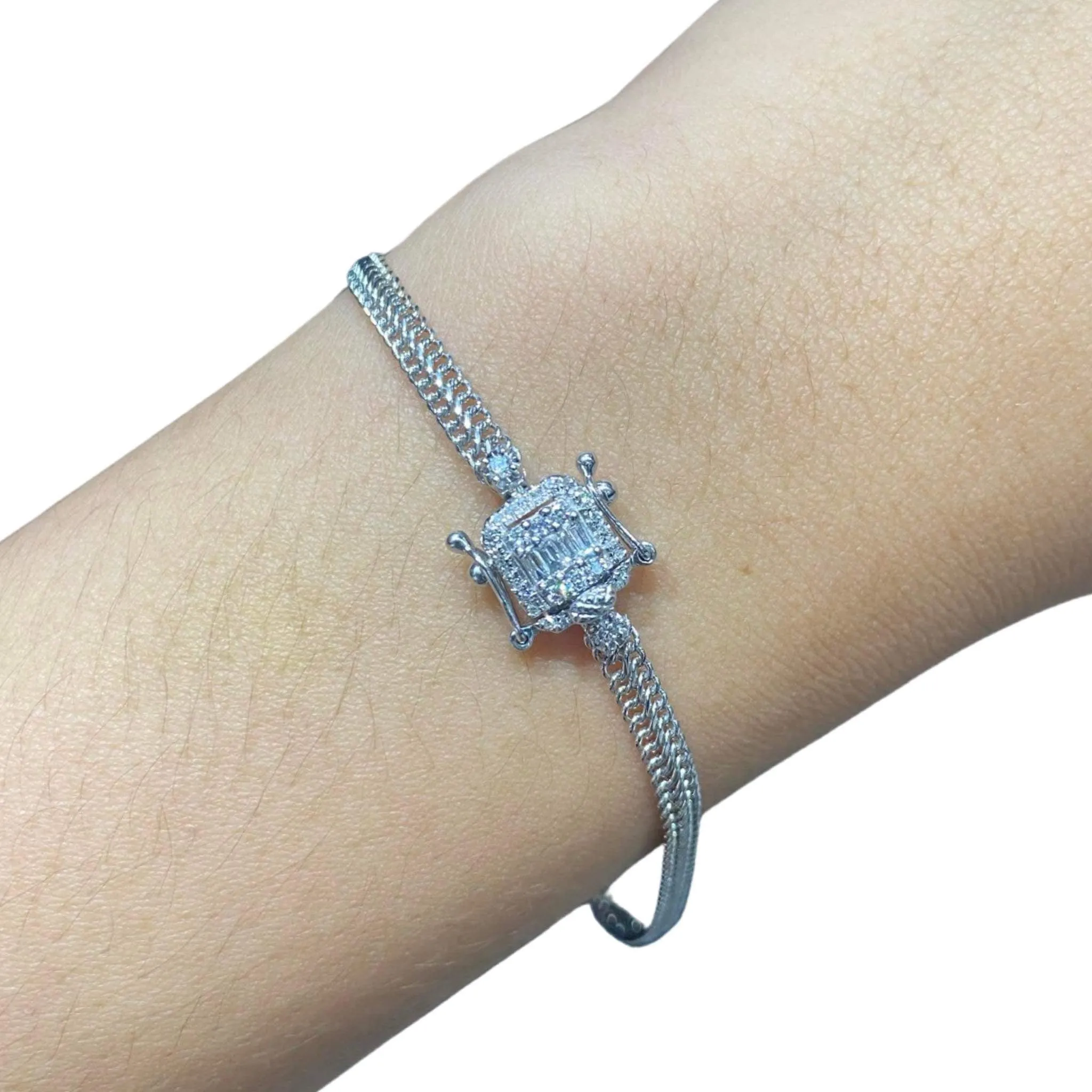 #LVNA2024 |Emerald Halo Lock Unisex Diamond Bracelet 18kt