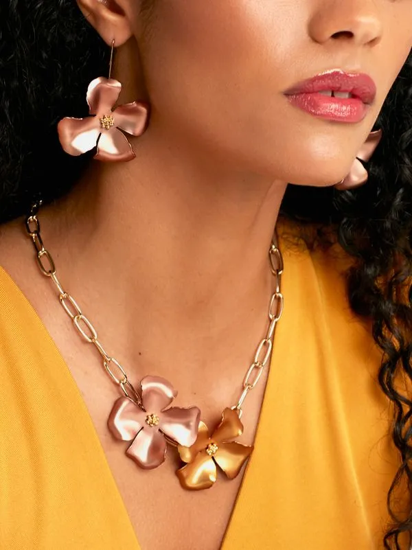 Metallic Flower Chain Collar Necklace