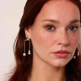 Pulley Pearl Stud Earrings