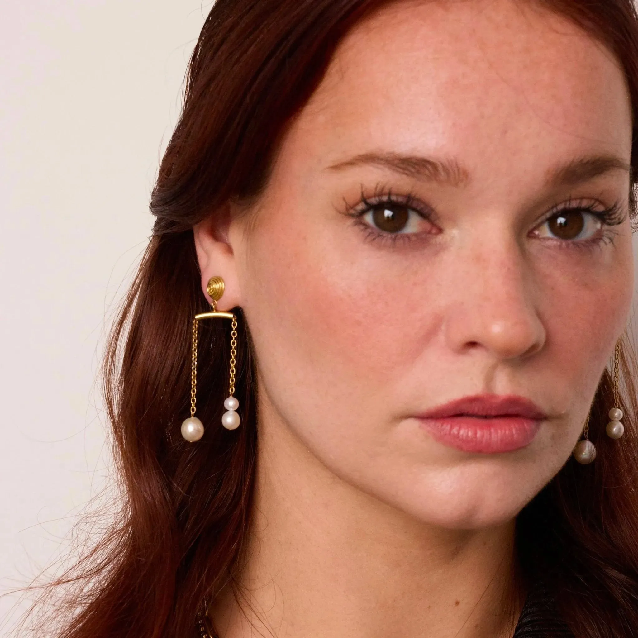Pulley Pearl Stud Earrings