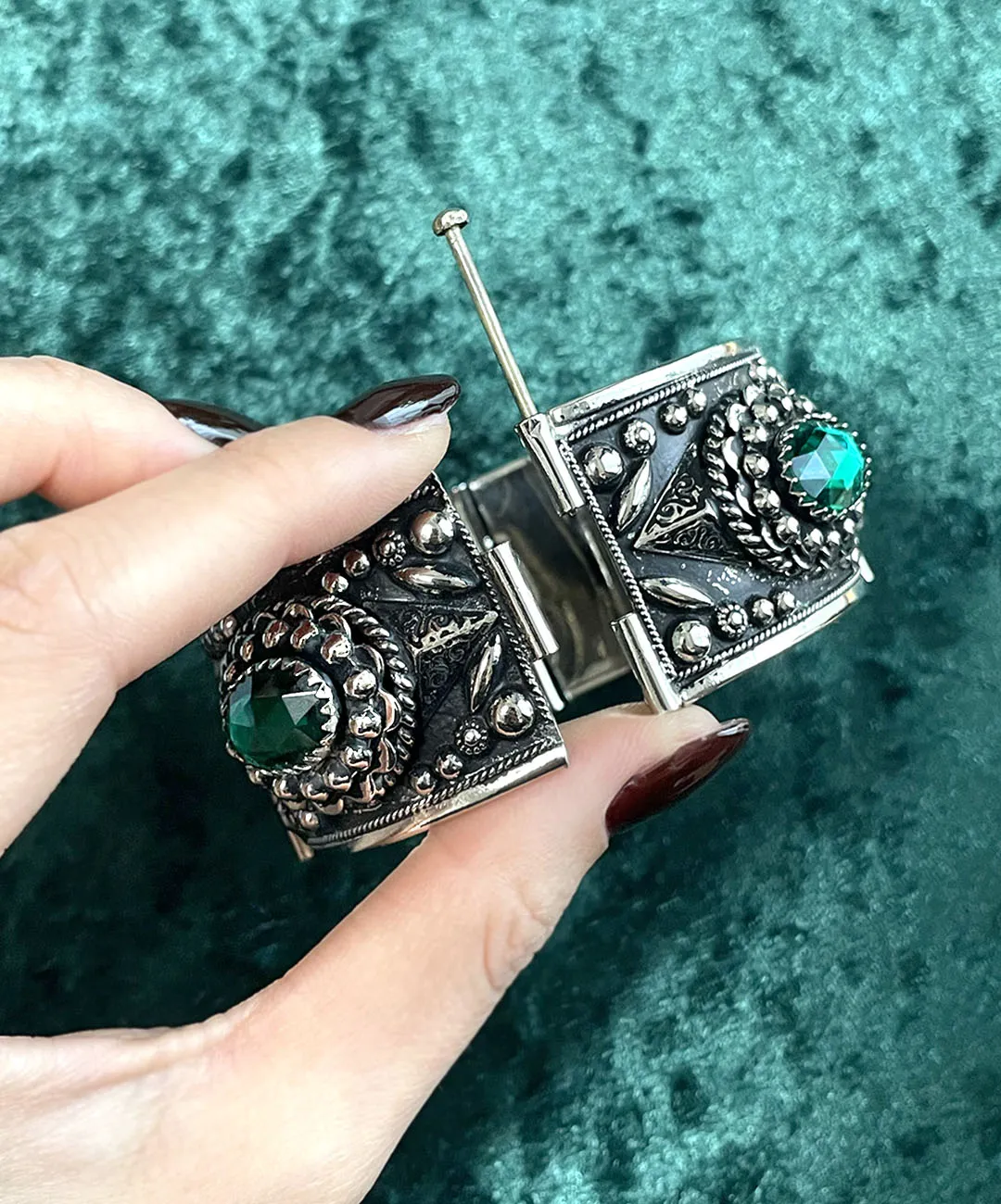 【USA輸入】ヴィンテージ エメラルドグリーン ビジュー ブレスレット/Vintage Emerald Green Bijou Bracelet