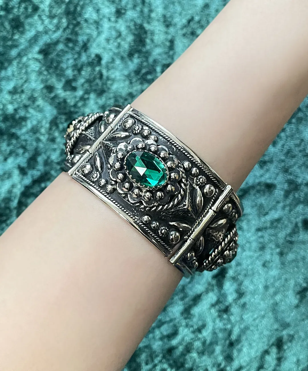 【USA輸入】ヴィンテージ エメラルドグリーン ビジュー ブレスレット/Vintage Emerald Green Bijou Bracelet